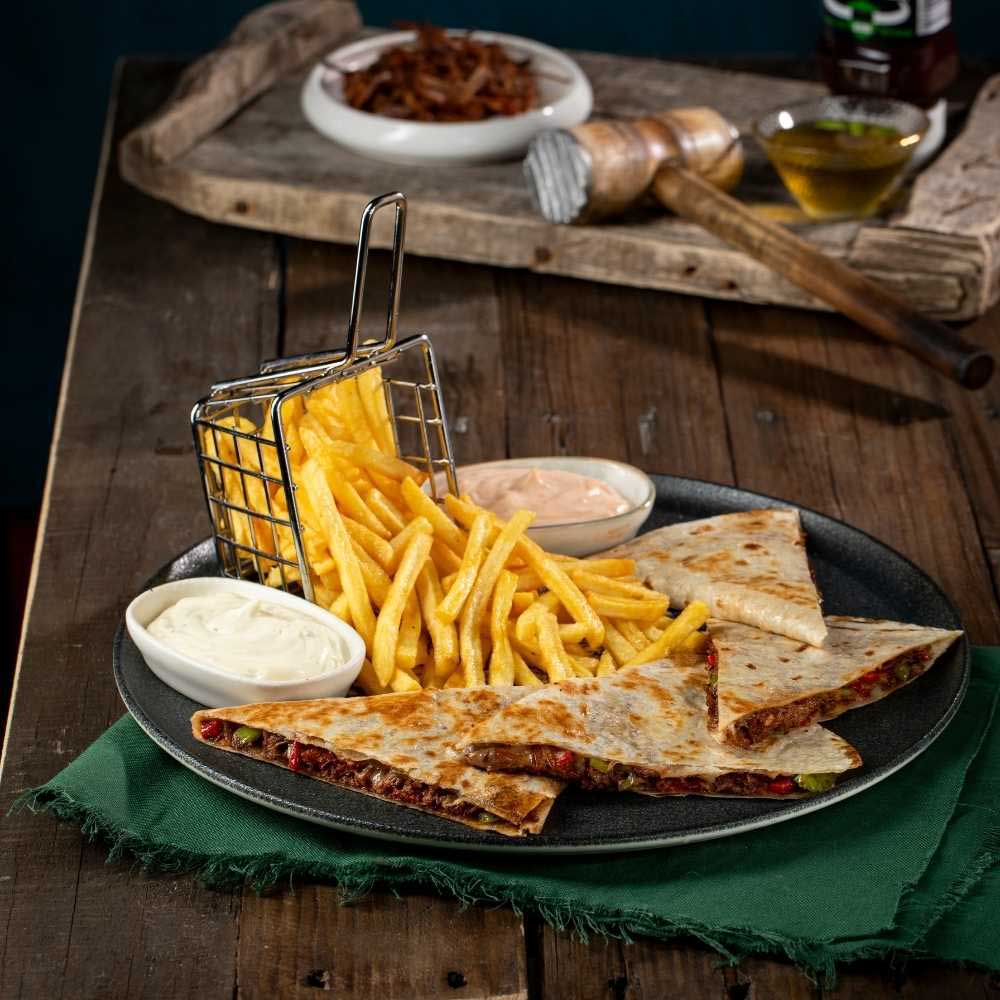 BBQ SOSLU TİFTİKLİ QUESADİLLA