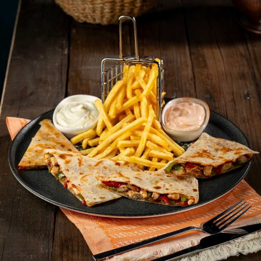 TAVUKLU QUESADİLLA